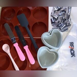 Nonstick 12 Muffins ,❤️Molds,50 Bake Tips  RFAQK Angled Straight Spatulas  EUC
